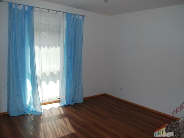 Schlafzimmer mit Schrankraum