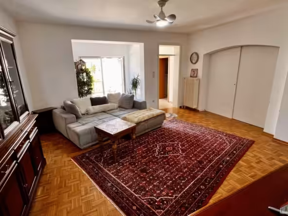 Wohnzimmer EG mit Blick Richtung Terrasse
