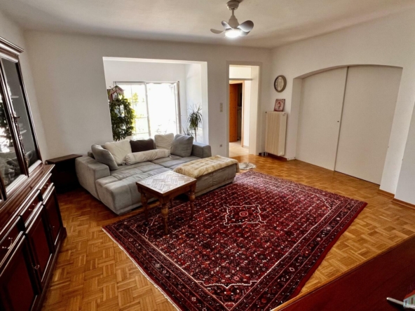 Wohnzimmer EG mit Blick Richtung Terrasse