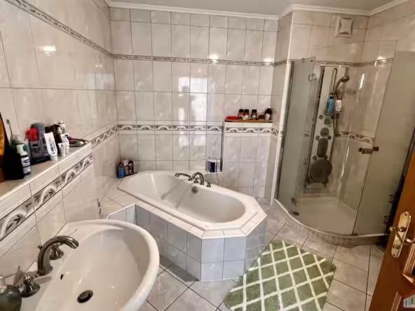 Badezimmer EG