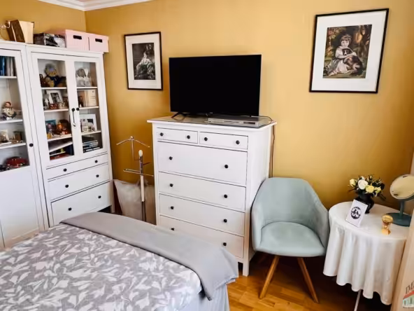 Schlafzimmer Ansicht 1b