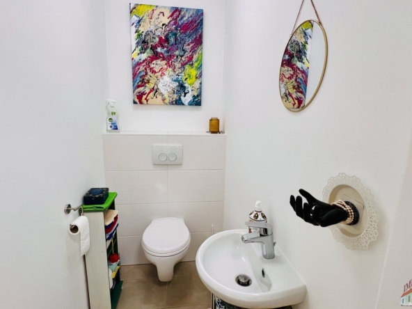 WC mit Handwaschbecken