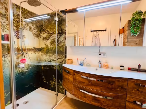 Badezimmer mit Walk-In-Dusche barrierefrei