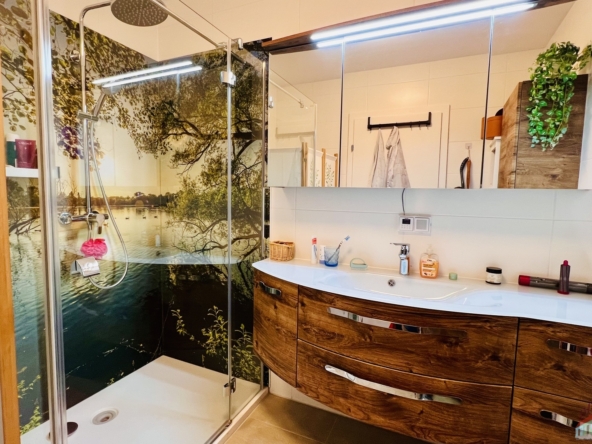 Badezimmer mit Walk-In-Dusche barrierefrei