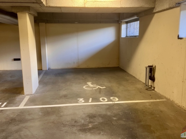 Riesiger Garagenplatz