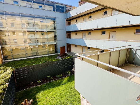 Blick Innenhof und Balkon